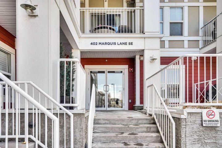 208, 402 Marquis Lane SE photo 3