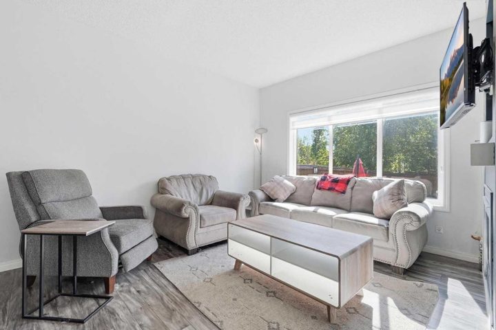 17 Mahogany Terrace SE photo 5