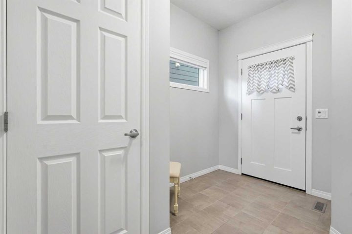66 Masters Place SE photo 2