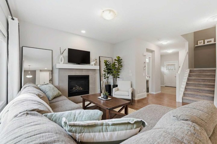 66 Masters Place SE photo 4
