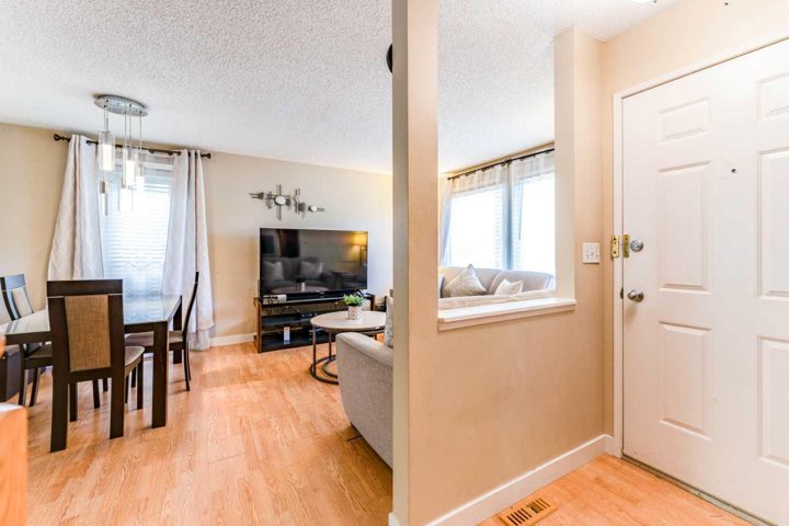 144 Midbend Place SE photo 4