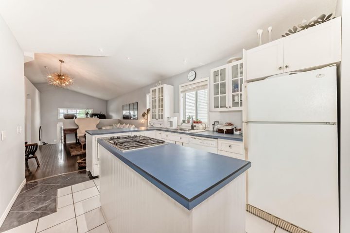 307 Mt Lorette Place SE photo 4