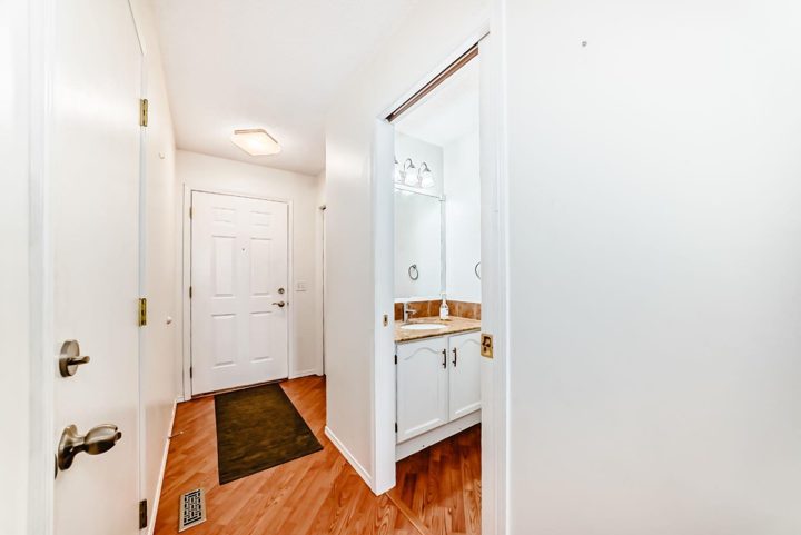 325 Mt Douglas Manor SE photo 3