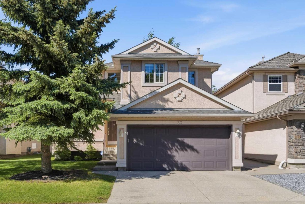 30 Mt Yamnuska Court SE