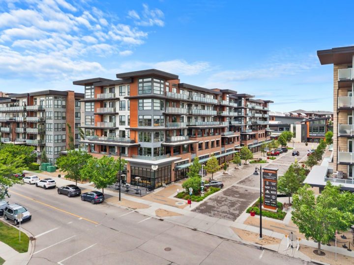 128, 122 Mahogany Centre SE photo 3