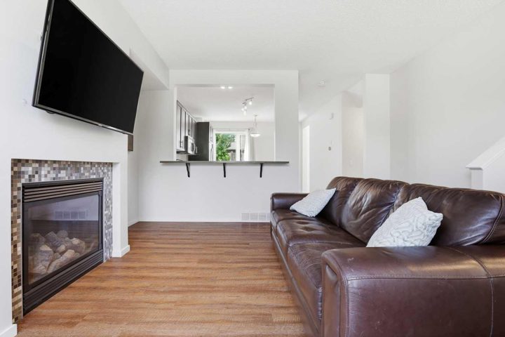 184 Chapalina Square SE photo 3