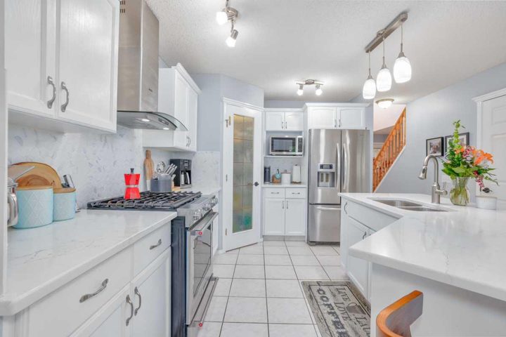 210 Mt Douglas Court SE photo 5