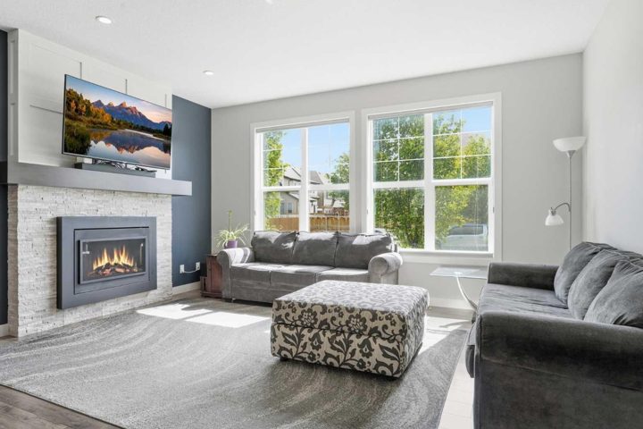 237 Mahogany Parade SE photo 2