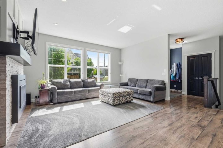 237 Mahogany Parade SE photo 4