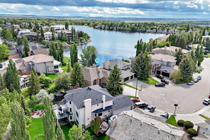 448 Mckenzie Lake Bay SE photo 3