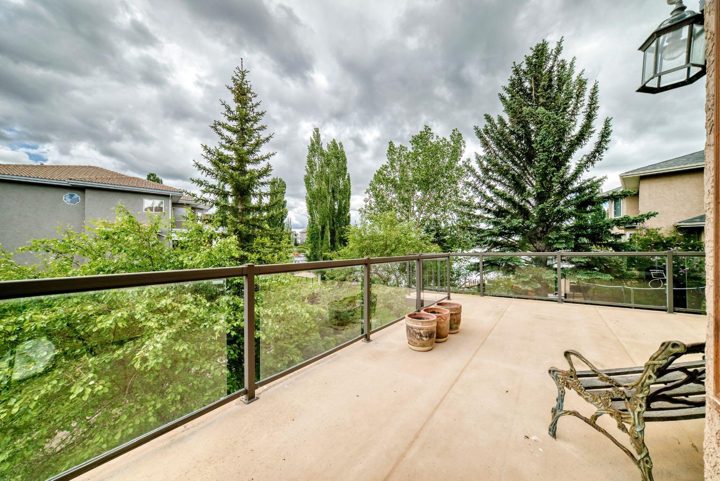 448 Mckenzie Lake Bay SE photo 5