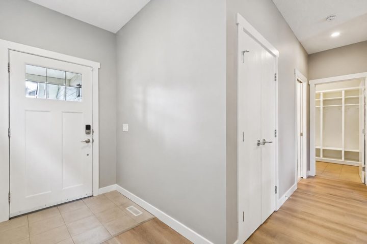 52 Marquis Crescent SE photo 2