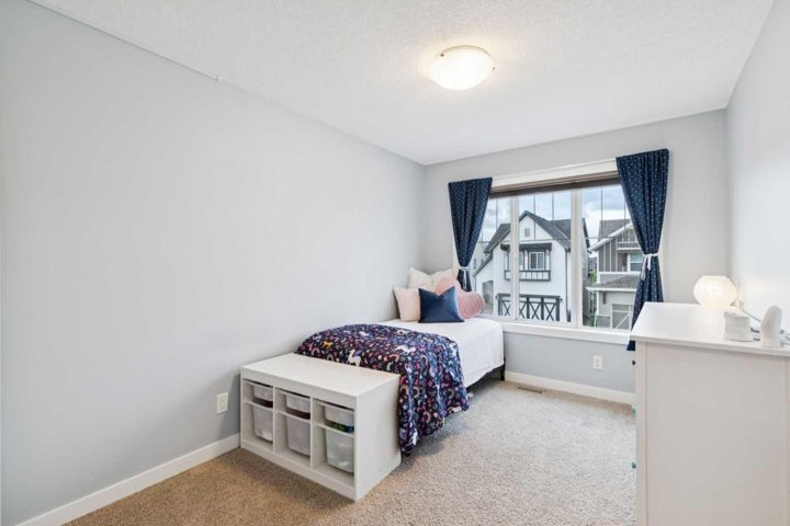 52 Marquis Crescent SE photo 4