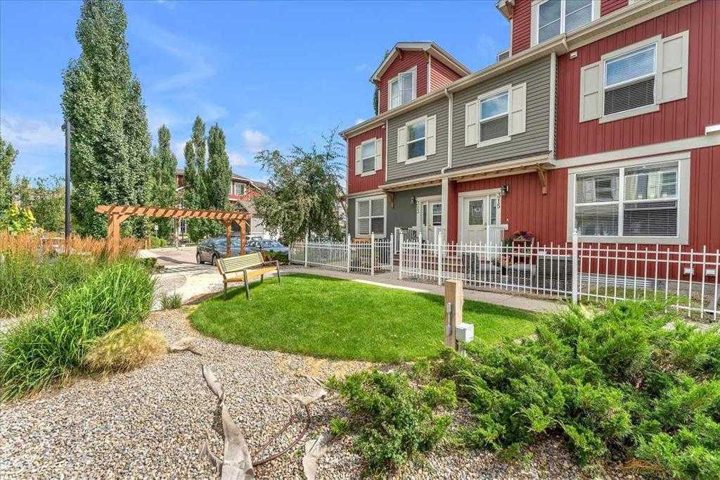 315, 10 Auburn Bay Avenue SE photo 3